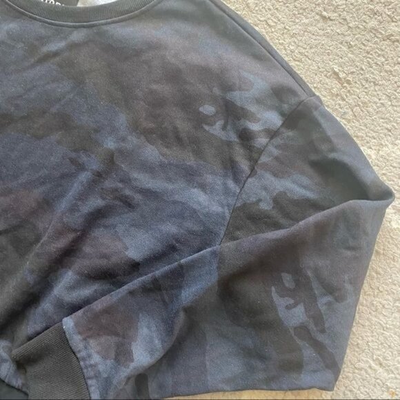 Victoria Sport Dark Camo Cropped Sweatshirt L - Picture 4 of 8